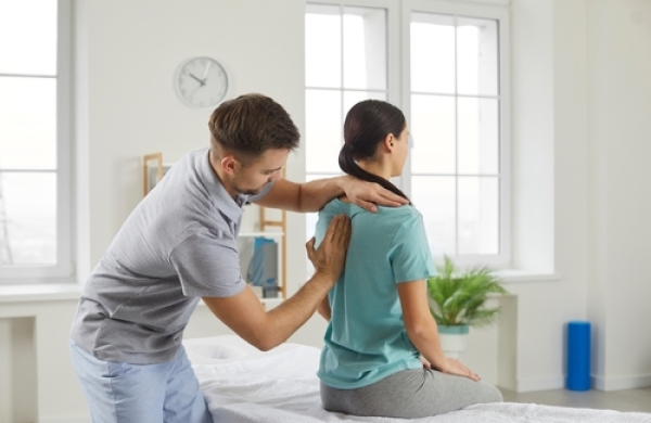 What Makes a Holistic Chiropractor Different